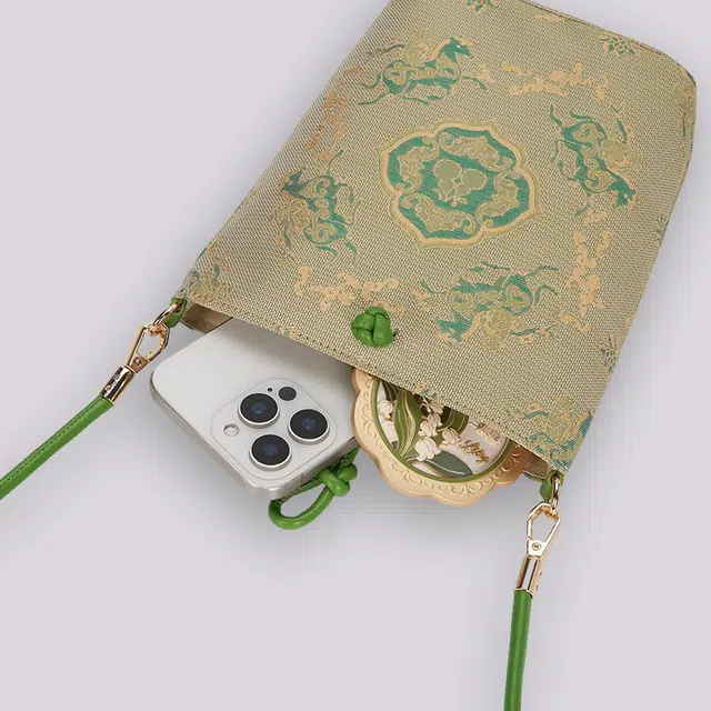 大英博物馆 东方梦境系列 一骑芳华提花手机包 国风 新中式 古典雅致 织物 斜挎包 常规 女款 绿色