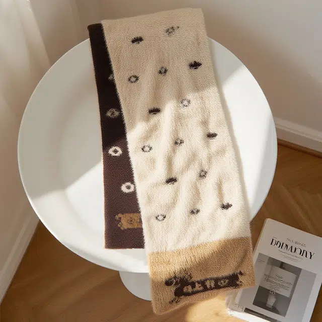 大英博物馆 新年系列 亲肤保暖 萌趣 温暖 舒适 聚酯纤维 绒线围巾 女款