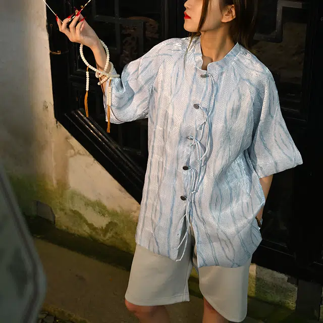 三省六部 逆鳞轻奢新中式流光蟒纹改良唐装短袖衬衫 男女同款 浅蓝色
