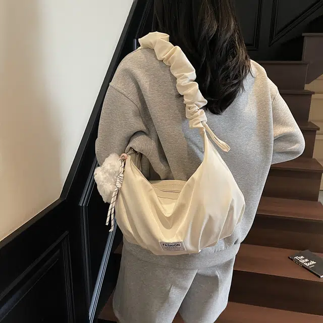 辛巴赫 可爱简约百搭小众设计褶皱轻便日常通勤 尼龙 单肩包 女款 多色