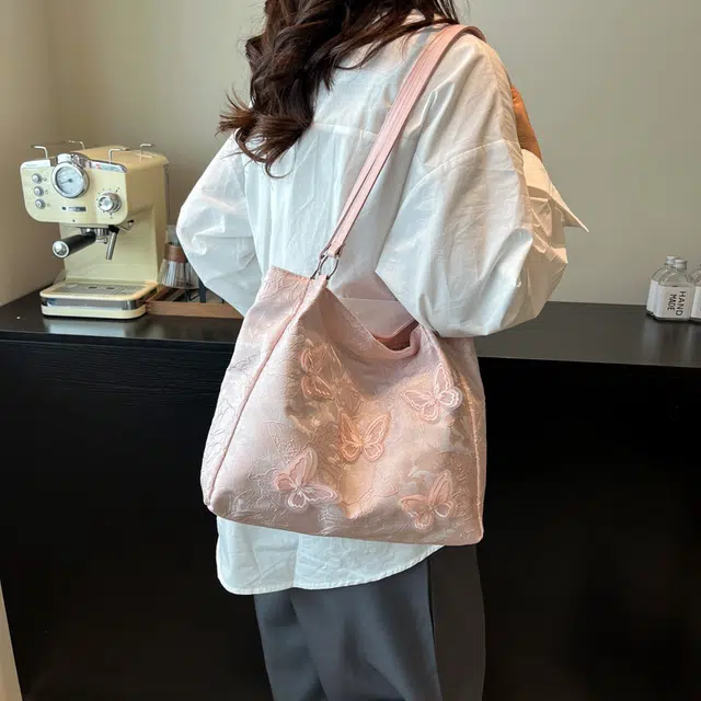 辛巴赫 新中式国风时尚百搭气质甜美立体蝴蝶设计 尼龙 单肩包 常规 女款 多色