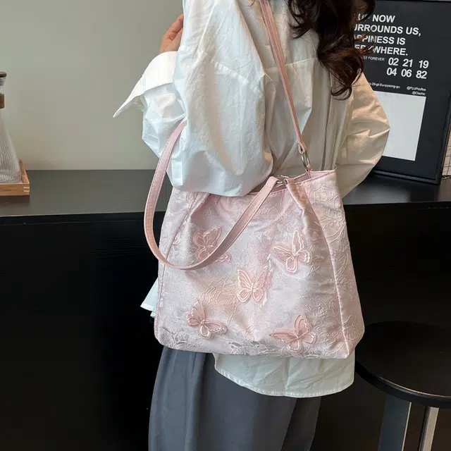 辛巴赫 新中式国风时尚百搭气质甜美立体蝴蝶设计 尼龙 单肩包 常规 女款 多色