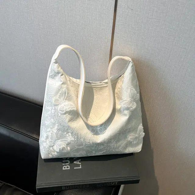 辛巴赫 立体蝴蝶高级百搭 尼龙 托特包手提单肩包 女款 白色/粉色