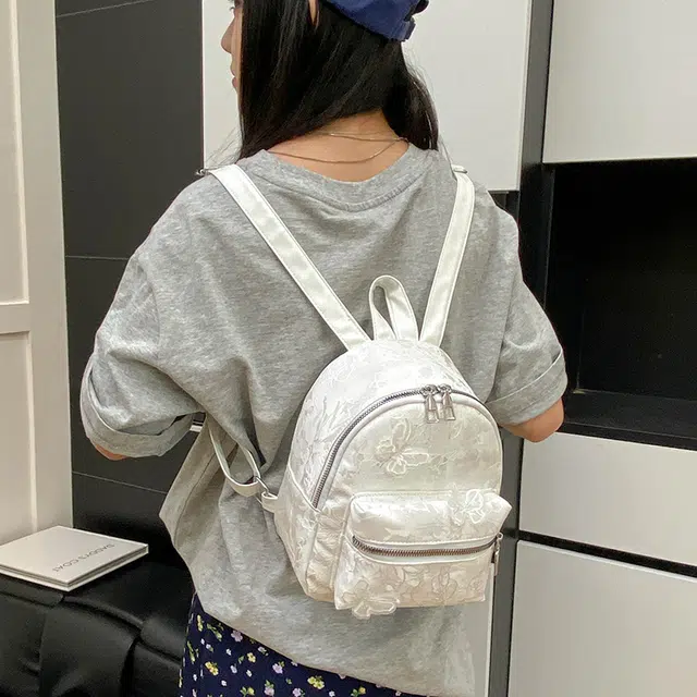 辛巴赫 甜美可爱立体蝴蝶结设计小众潮流时尚百搭 尼龙布 双肩包 常规 女款 多色