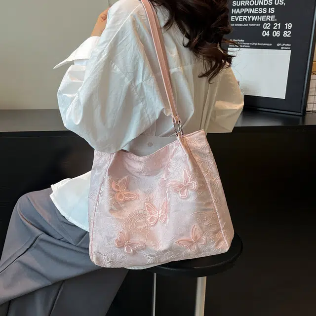 辛巴赫 新中式国风时尚百搭气质甜美立体蝴蝶设计 尼龙 单肩包 常规 女款 多色