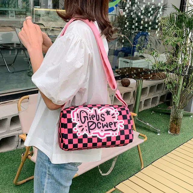 辛巴赫 多巴胺街头潮流时尚斜挎包百搭休闲可爱日常搭配女包 尼龙 单肩包 常规 女款 多色
