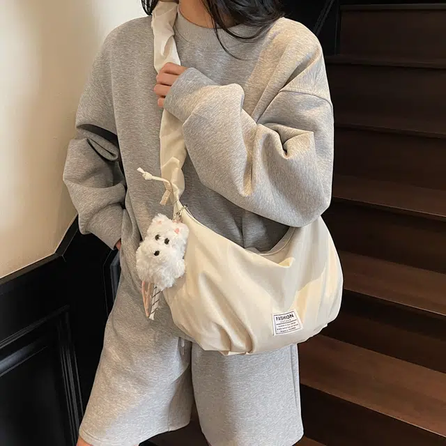 辛巴赫 可爱简约百搭小众设计褶皱轻便日常通勤 尼龙 单肩包 女款 多色