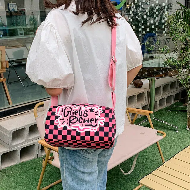 辛巴赫 多巴胺街头潮流时尚斜挎包百搭休闲可爱日常搭配女包 尼龙 单肩包 常规 女款 多色