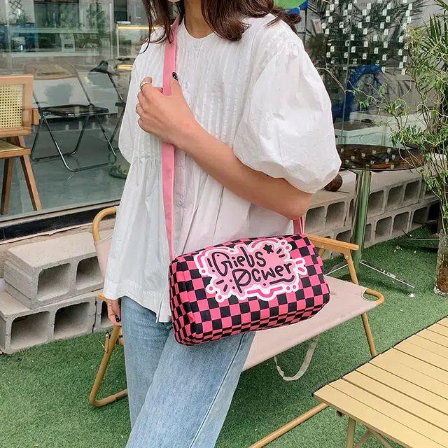 辛巴赫 多巴胺街头潮流时尚斜挎包百搭休闲可爱日常搭配女包 尼龙 单肩包 常规 女款 多色