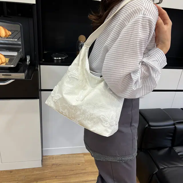 辛巴赫 立体蝴蝶高级百搭 尼龙 托特包手提单肩包 女款 白色/粉色