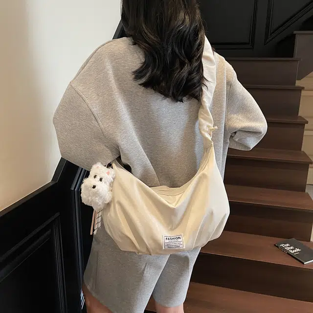 辛巴赫 可爱简约百搭小众设计褶皱轻便日常通勤 尼龙 单肩包 女款 多色