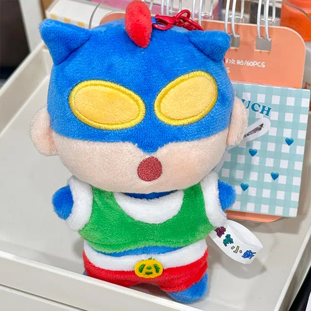 歪瓜出品 蜡笔小新 经典动感超人毛绒海星体钥匙扣 谷圈挂件