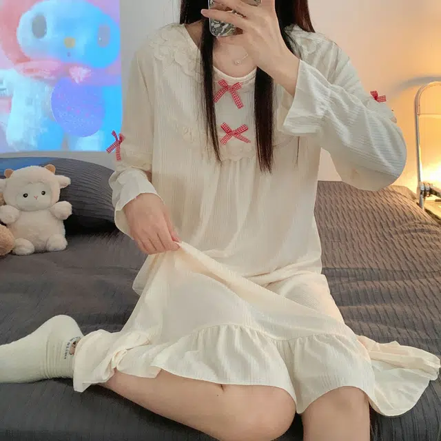 橡柠派 蝴蝶结甜美蕾丝圆领透气长袖睡裙 女款 米白色