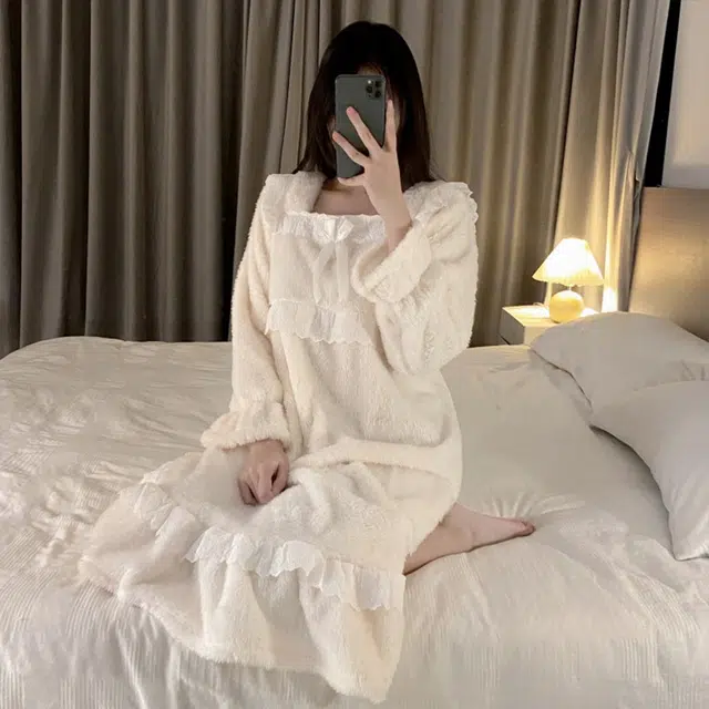 橡柠派 冬季甜美公主风法兰绒蝴蝶结双蕾丝方领小清新简约加绒中长款 家居连衣裙 象牙白