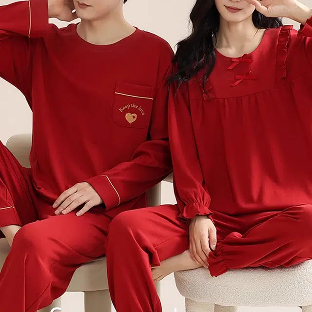 橡柠派 春秋款简约圆领小蝴蝶结保暖情侣款新婚结婚纯色双蝴蝶结本命年套装纯棉长袖长裤家居套装 男女同款 红色