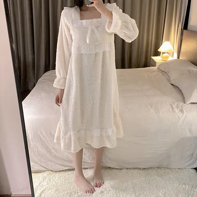 橡柠派 冬季甜美公主风法兰绒蝴蝶结双蕾丝方领小清新简约加绒中长款 家居连衣裙 象牙白