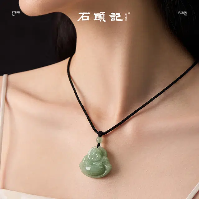 石头记 绿弥勒佛 新中式国风 佛牌锁骨链 吉祥如意转运配饰 礼盒款 东陵玉 项链 男女同款情侣款