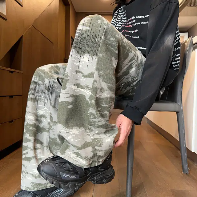 零氏 美式高街街头嘻哈风做旧迷彩休闲痞帅纽扣设计感舒适直筒阔腿独特无性别主义氛围感日常出勤工装裤 男女同款