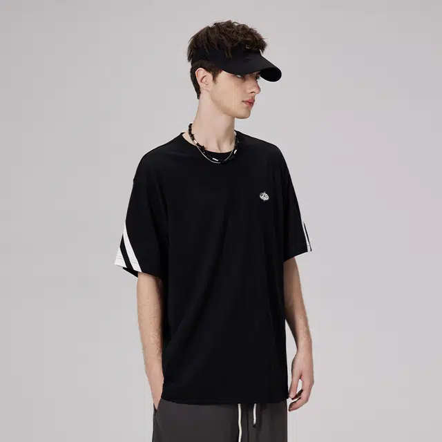LAMLICKA T