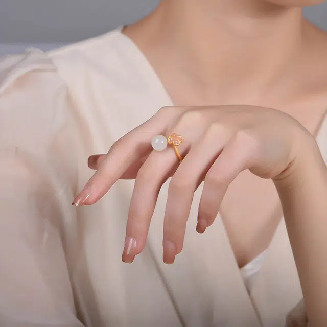 925