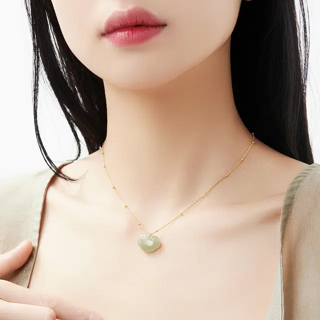 925
