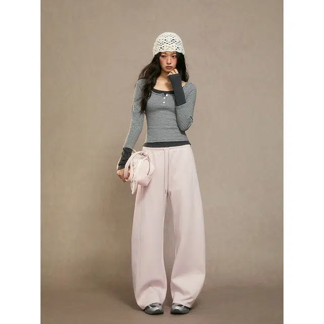 WEEKEND HUB t