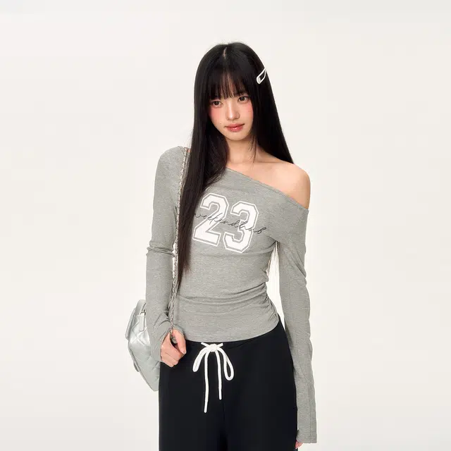 WEEKEND HUB T