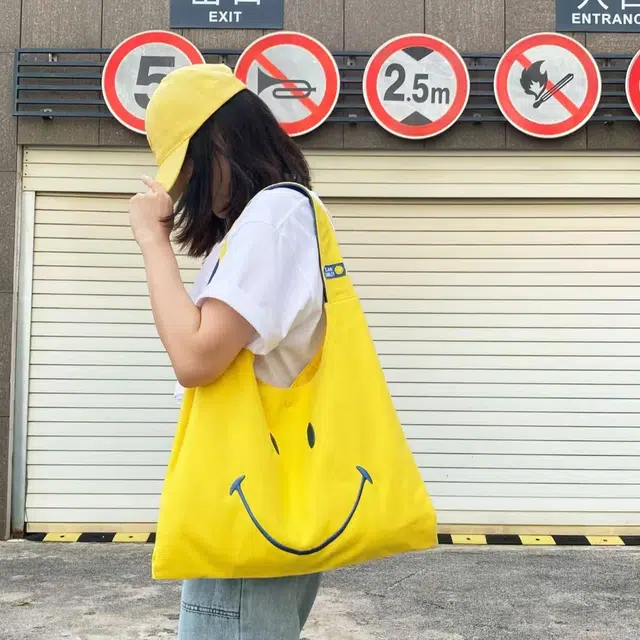 Lee x SMILEY