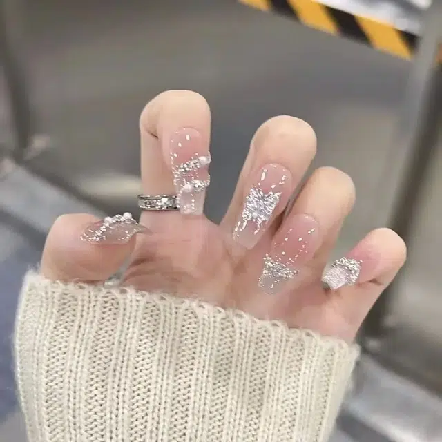 彩柚树 爆闪蝴蝶珍珠手工穿戴甲高级感显白温柔气质  中梯 贴钻美甲  裸色 纯欲