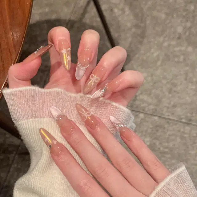 柚予颜 法式猫眼渐变极光手绘爱心蝴蝶结穿戴甲  杏仁粉色晕染 纯欲