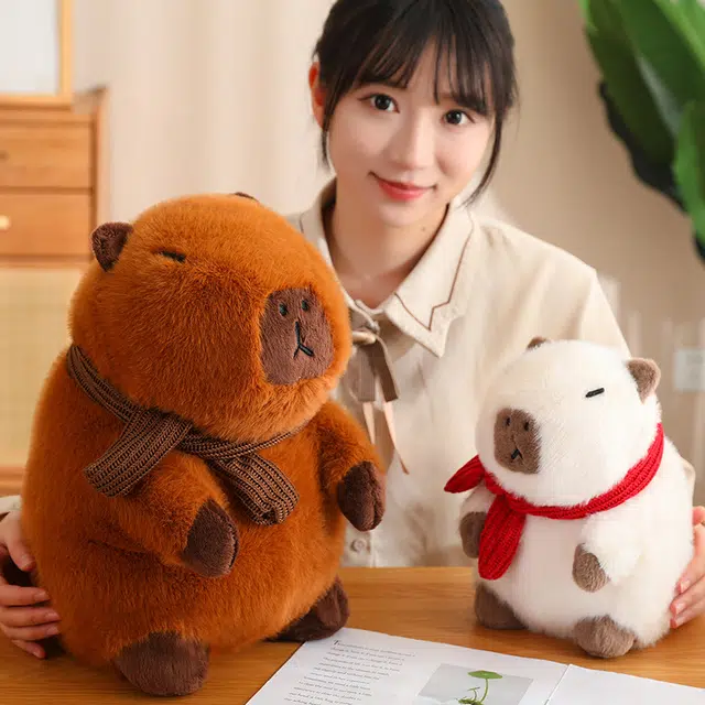 爱冰清 水豚君 创意呆萌 可爱玩具围巾 卡皮巴拉娃娃 玩偶 毛绒公仔