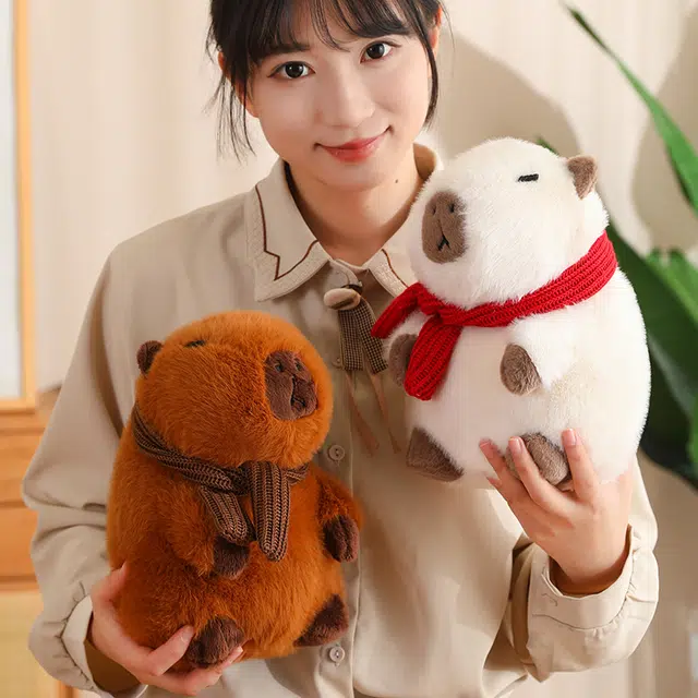 爱冰清 水豚君 创意呆萌 可爱玩具围巾 卡皮巴拉娃娃 玩偶 毛绒公仔