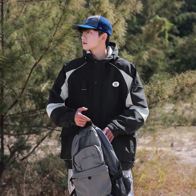 雅鹿 美版简约纯色山系户外防水保暖锁温百搭宽松休闲插肩连帽长袖加绒夹克外套 男女同款