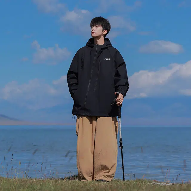 雅鹿  基础款纯色户外山系百搭登山工装休闲宽松斜拉链设计连帽  防水冲锋衣 男女同款