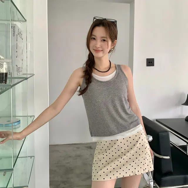 犸凯奴 薄款天丝设计感圆领柔软亲肤遮副乳假两件外穿上衣无袖背心 女款