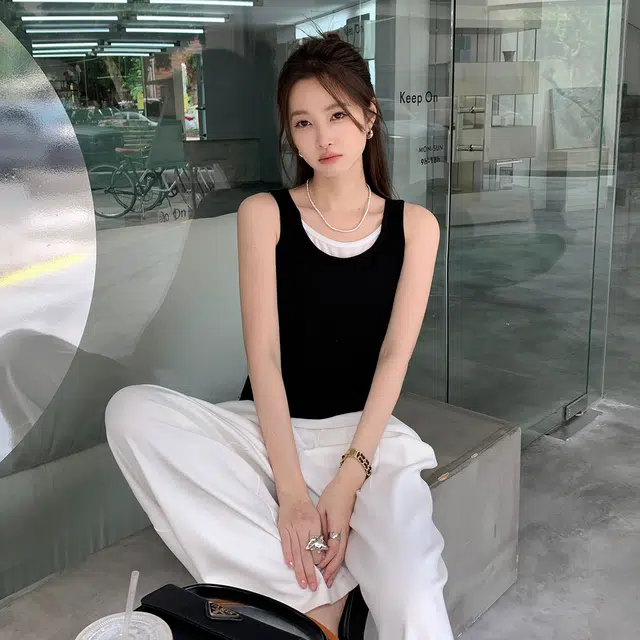 犸凯奴 薄款天丝设计感圆领柔软亲肤遮副乳假两件外穿上衣无袖背心 女款
