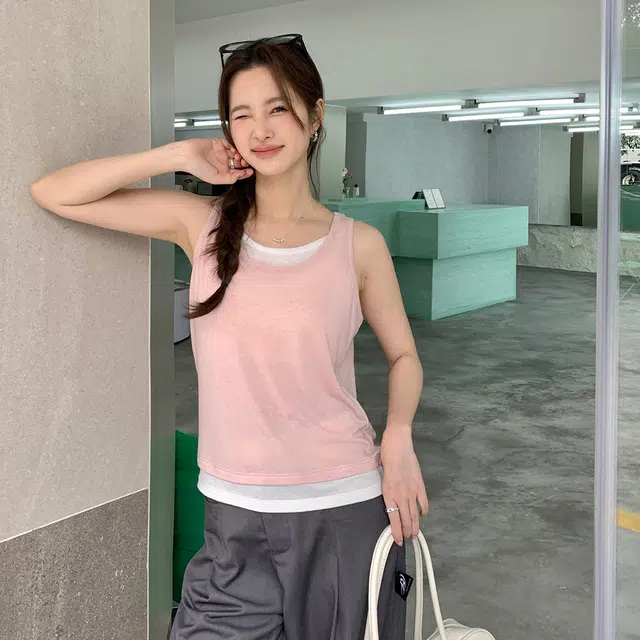 犸凯奴 薄款天丝设计感圆领柔软亲肤遮副乳假两件外穿上衣无袖背心 女款