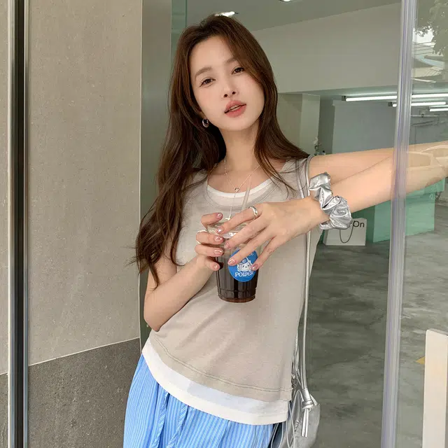 犸凯奴 薄款天丝设计感圆领柔软亲肤遮副乳假两件外穿上衣无袖背心 女款