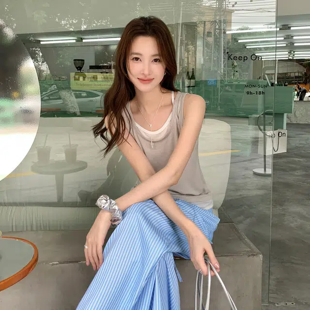 犸凯奴 薄款天丝设计感圆领柔软亲肤遮副乳假两件外穿上衣无袖背心 女款