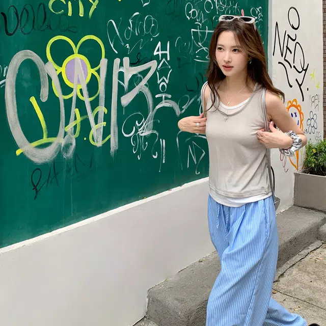 犸凯奴 薄款天丝设计感圆领柔软亲肤遮副乳假两件外穿上衣无袖背心 女款