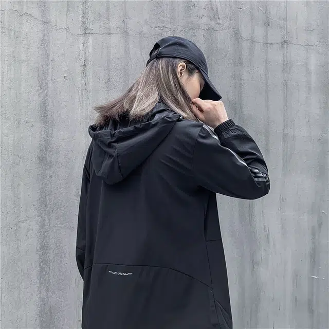 缪斯的诱惑 山系户外工装登山服简约软壳衣时尚潮流纯色百搭柔软舒适侧边条纹复古立领连帽休闲运动防水夹克外套 女款