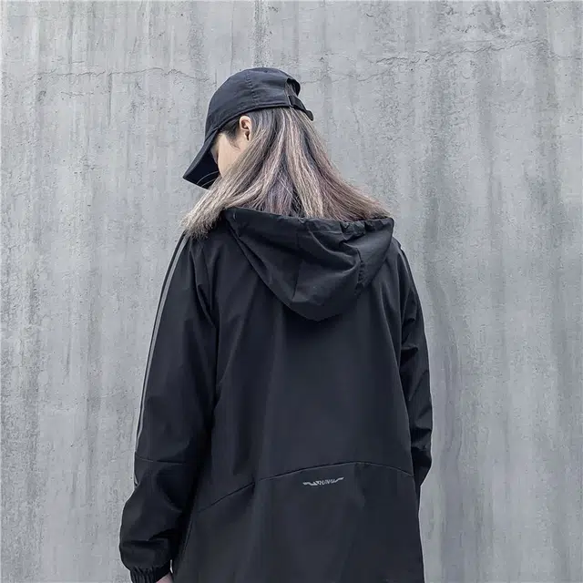 缪斯的诱惑 山系户外工装登山服简约软壳衣时尚潮流纯色百搭柔软舒适侧边条纹复古立领连帽休闲运动防水夹克外套 女款