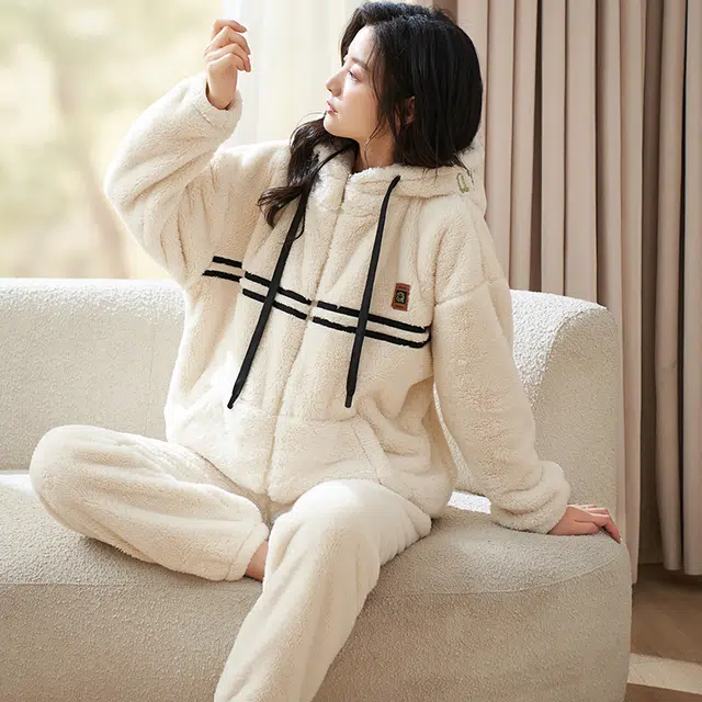 小情歌 家居服睡衣 珊瑚绒保暖睡衣女秋冬家居服女冬季大码长袖长裤女士线条设计连帽家居套装 女款 奶白色