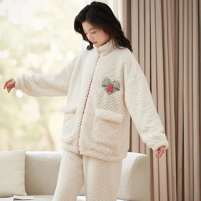小情歌 家居服睡衣 珊瑚绒保暖睡衣女秋冬家居服女冬季大码长袖长裤女士小清新风爱心设计家居套装 女款 米白色