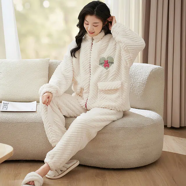 小情歌 家居服睡衣 珊瑚绒保暖睡衣女秋冬家居服女冬季大码长袖长裤女士小清新风爱心设计家居套装 女款 米白色