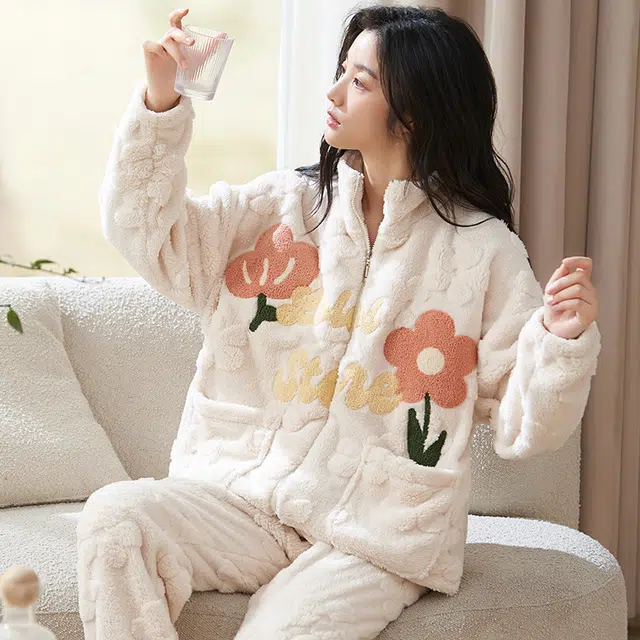小情歌 家居服睡衣 珊瑚绒保暖睡衣女秋冬家居服女冬季大码长袖长裤女士小清新风花朵设计家居套装 女款 米白色