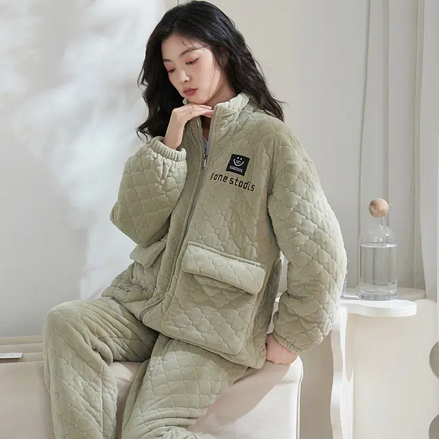 小情歌 糯叽叽的超厚珊瑚绒三层加厚夹棉保暖睡衣女秋冬家居服女冬季长袖长裤女士高领可外穿家居套装 女款 灰绿色