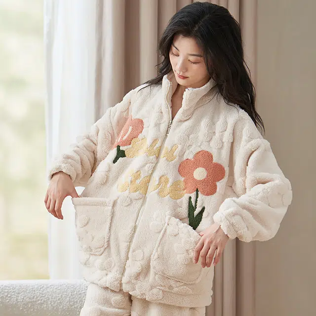 小情歌 家居服睡衣 珊瑚绒保暖睡衣女秋冬家居服女冬季大码长袖长裤女士小清新风花朵设计家居套装 女款 米白色