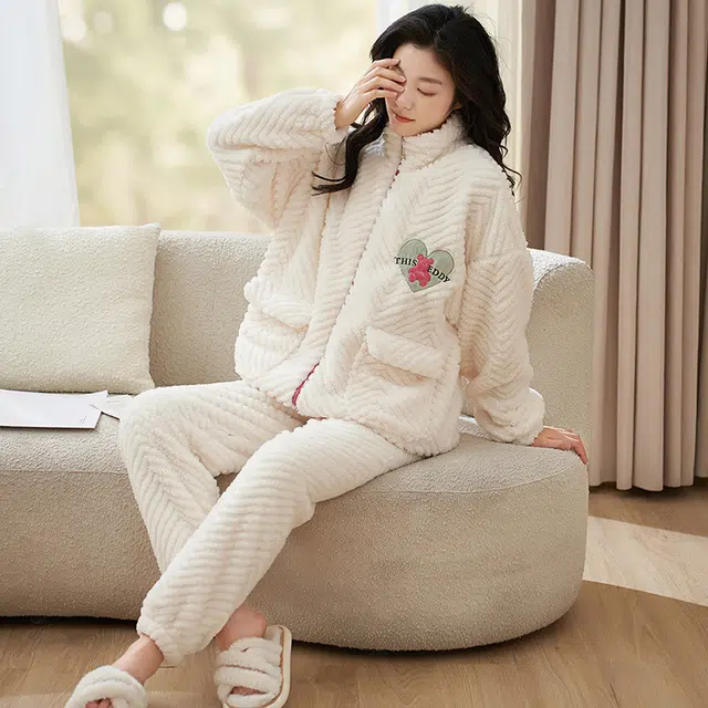 小情歌 家居服睡衣 珊瑚绒保暖睡衣女秋冬家居服女冬季大码长袖长裤女士小清新风爱心设计家居套装 女款 米白色