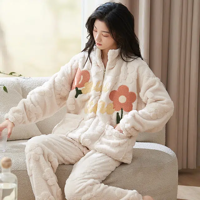 小情歌 家居服睡衣 珊瑚绒保暖睡衣女秋冬家居服女冬季大码长袖长裤女士小清新风花朵设计家居套装 女款 米白色